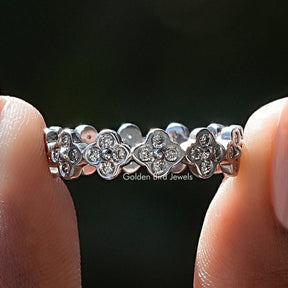 Round Diamond Clover Wedding Band