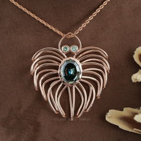 [This spider oval cut pendant made of blue green color]-[Golden Bird Jewels]