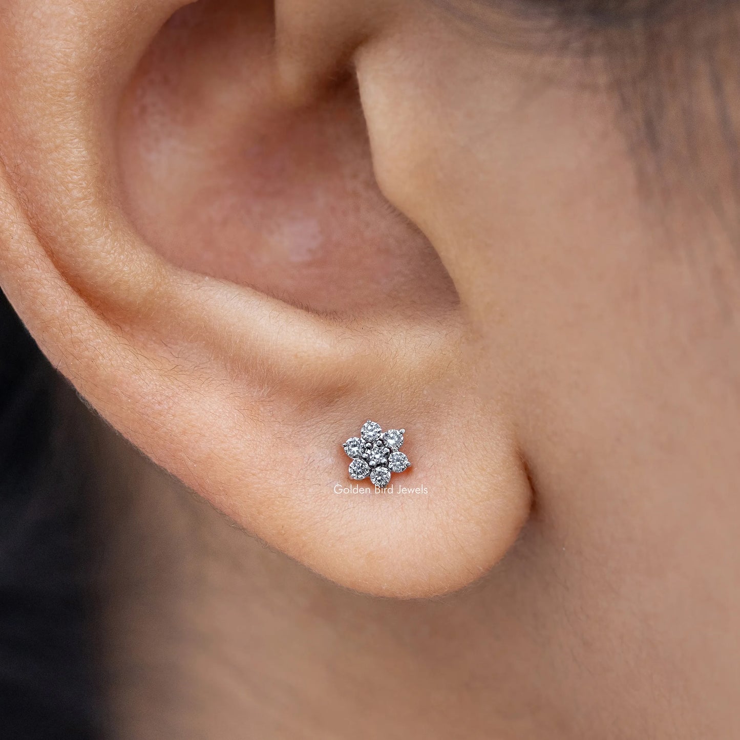 Floral-shaped diamond stud earring