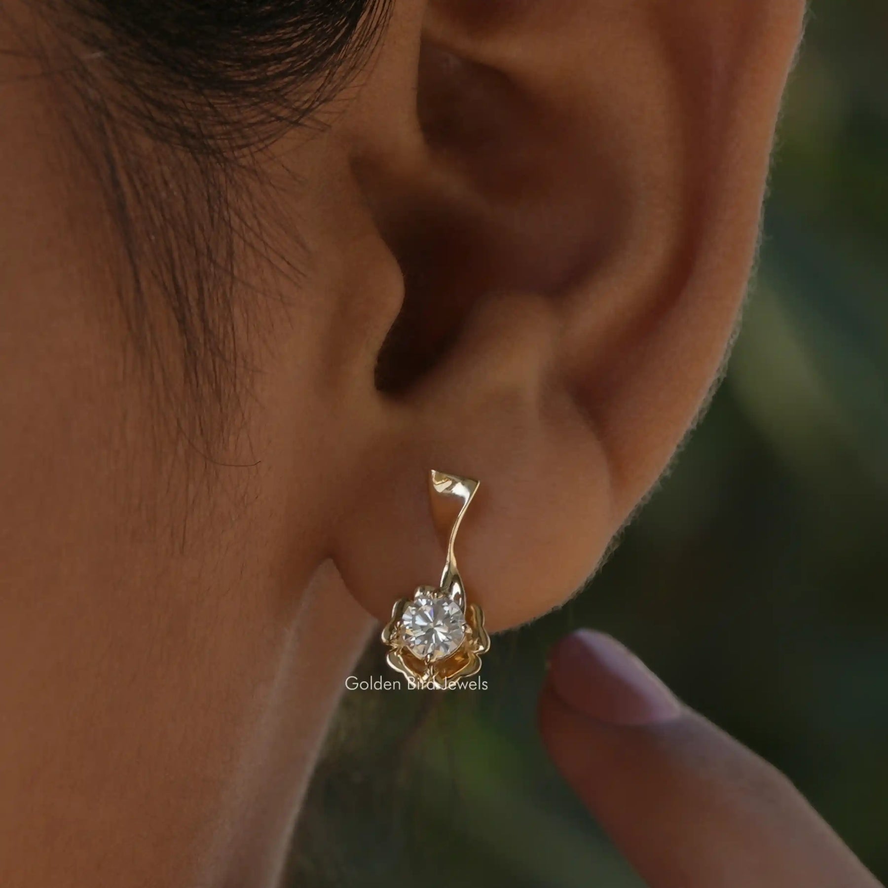 [Round cut cluster earrings made of prong setting]-[Golden Bird Jewels]