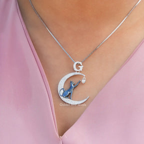 In front view of moissanite round cut pendant