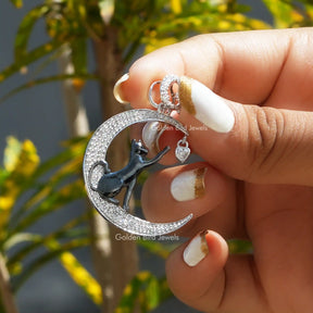 Close view of moissanite chain bracelet in a secure setting 