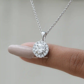 In front view of diamond round cut pendant