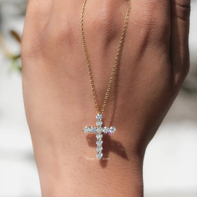 Close view of moissanite chain bracelet in secure setting 