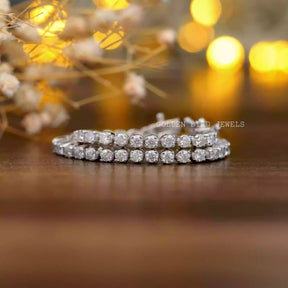 [This round cut moissanite bracelet crafted with white gold and vvs clarity]-[Golden Bird Jewels]