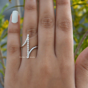 [Vertical bar shared prong moissanite ring with vvs clarity moissanite]