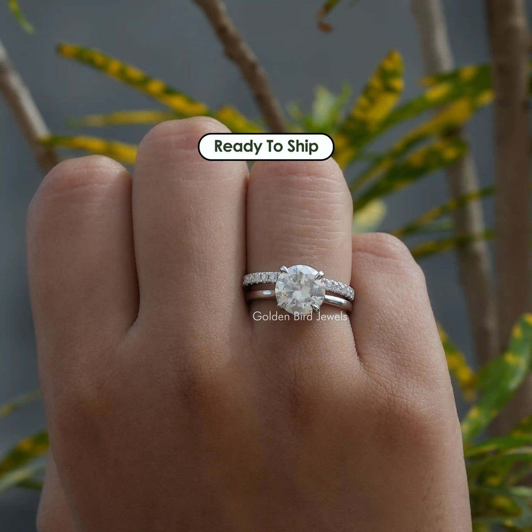 Circle wedding ring top set
