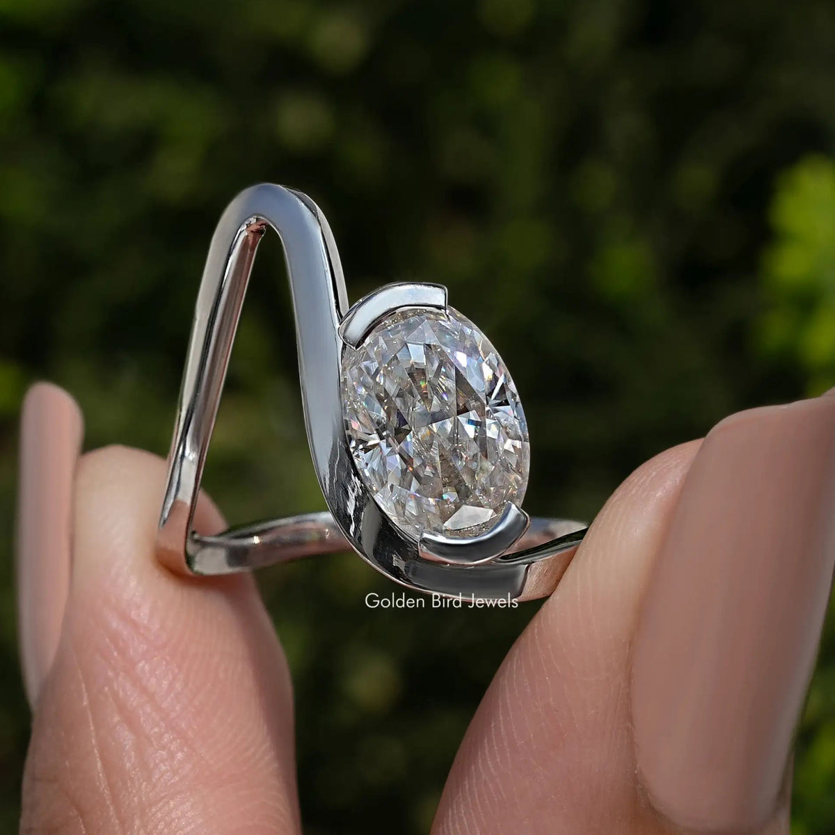 Solitaire Crushed Ice Oval Moissanite Curved Ring