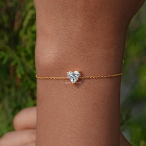 Front view of Solitaire heart diamond bracelet 