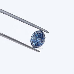 Twijer holding in the Step Cut Oval Moissanite Loose Stone In blue 