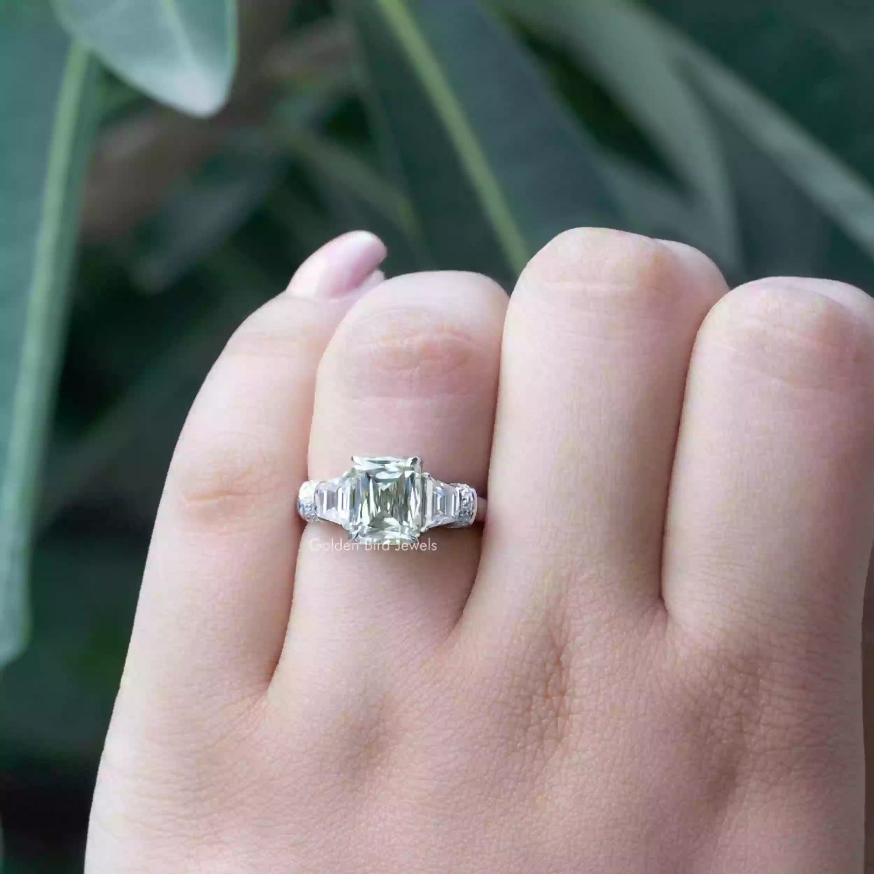 [Trapezoid And Round Cut Three Stone Engagement Ring In white Gold]-[Golden Bird Jewels]