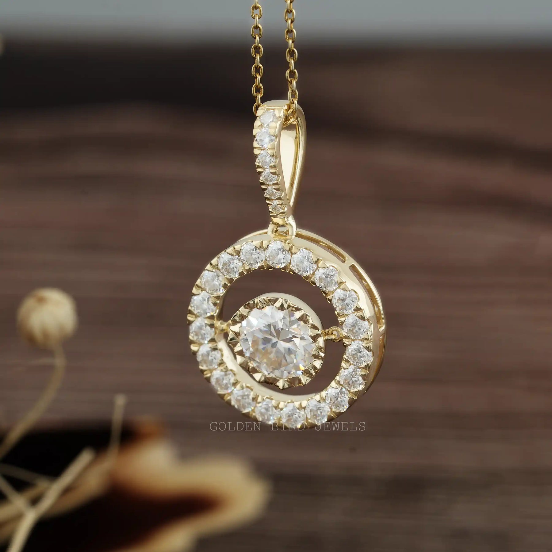 [This round cut pendant set in prong setting]-[Golden Bird Jewels]
