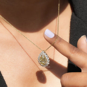 Side view of pear Cut pendant In white Gold