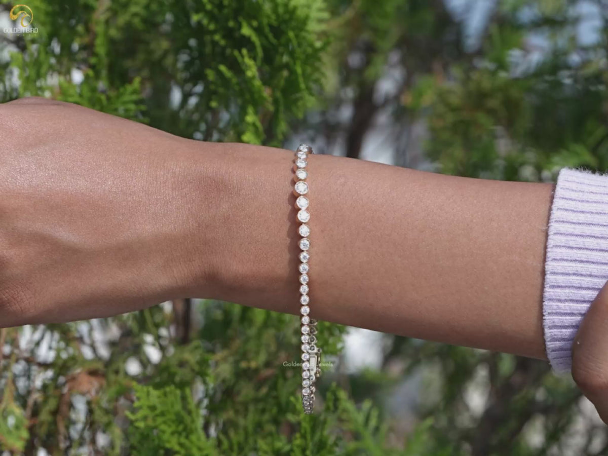 Graduated Round Cut Moissanite Tennis Bracelet
