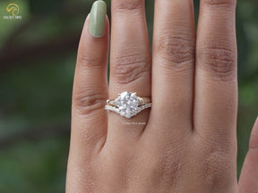Round Cut Moissanite Accent Stone Ring Set