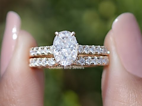 Crushed Ice Oval Cut Moissanite Wedding Ring Set