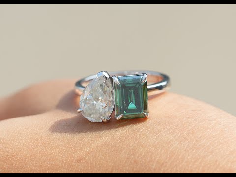 Emerald And Pear Cut Moissanite Toi Et Moi Ring