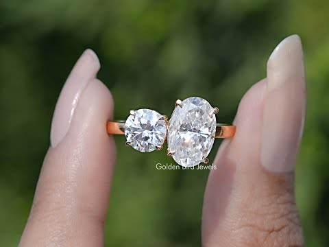 Crushed Ice Oval And Round Cut Moissanite Toi Et Moi Ring