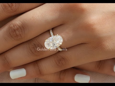 Crushed Ice Oval Cut Moissanite Solitaire Ring