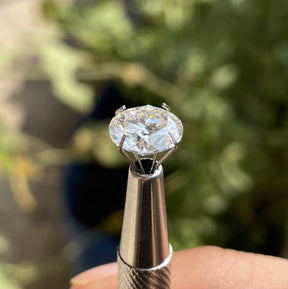 Top View of Heart And Arrow Round Cut Loose Stone In White Gold