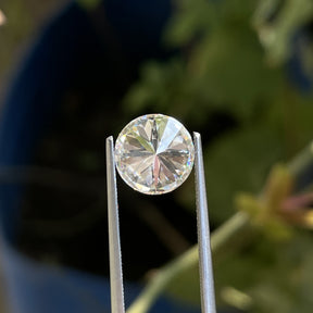 Front view of the Brilliant Cut Round Loose Stone In White