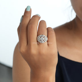 [This moissanite bridal round cut ring set in prongs setting]