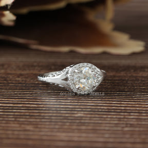 [Vintage style round cut moissanite ring with VVS moissanite clarity]