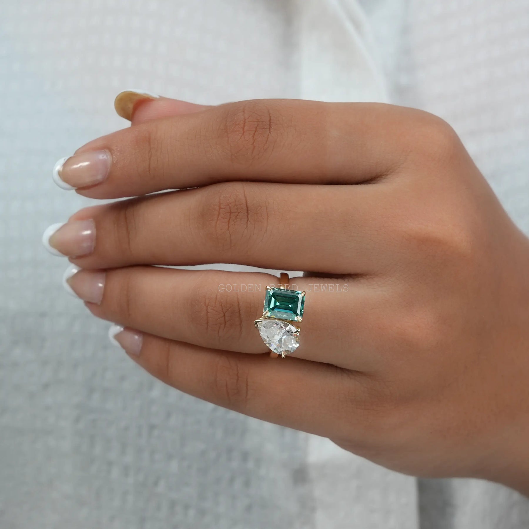 [Emerald And Pear Cut Moissanite Toi Et Moi Ring Set In Prongs Setting]-[Golden Bird Jewels]