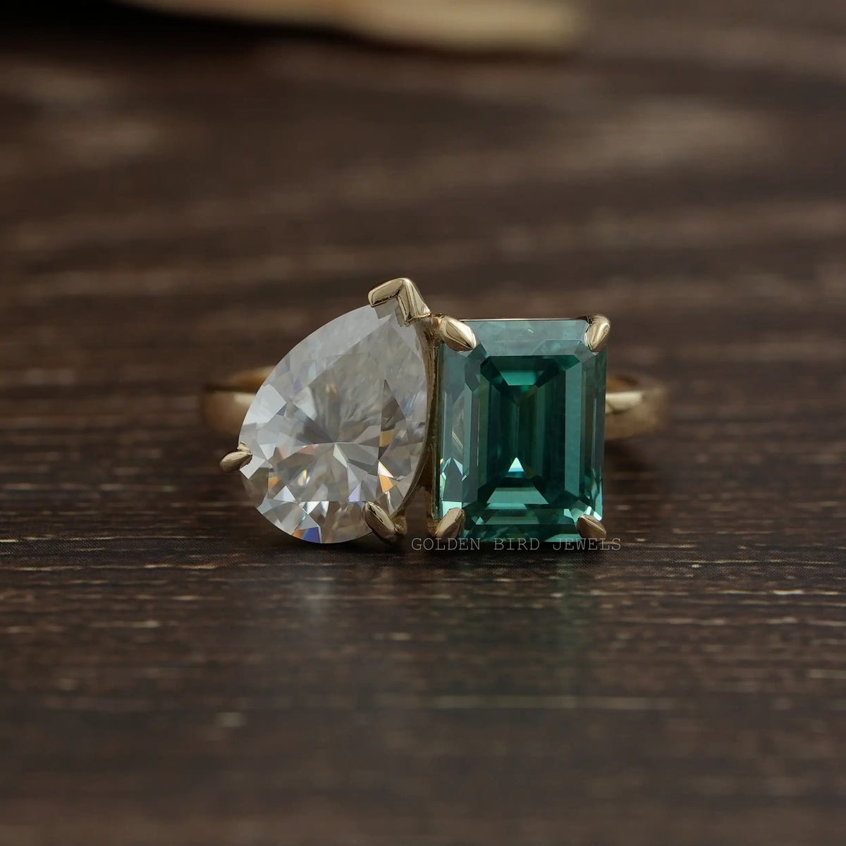 [4 Carat Emerald And Pear Cut Moissanite Toi Et Moi Ring]-[Golden Bird Jewels]