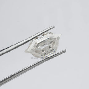 Front view of the twijer Holding Antique Lips Loose Moissanite Stone In White
