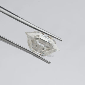 Twijer holding the Moissanite Lips Shapes Loose Moissanite