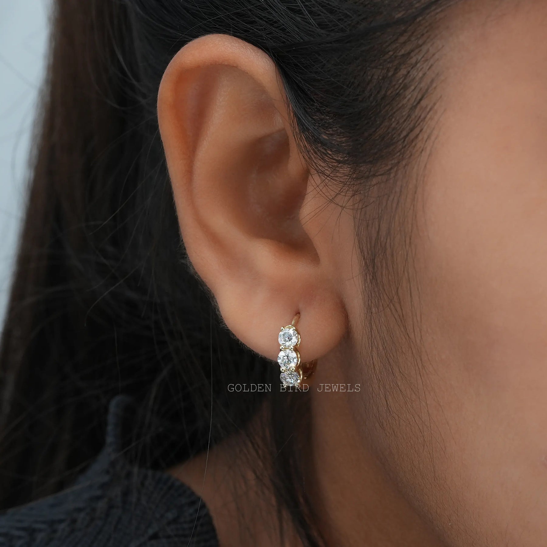 [This OEC round cut moissanite earrings made of prong setting]-[Golden Bird Jewels]