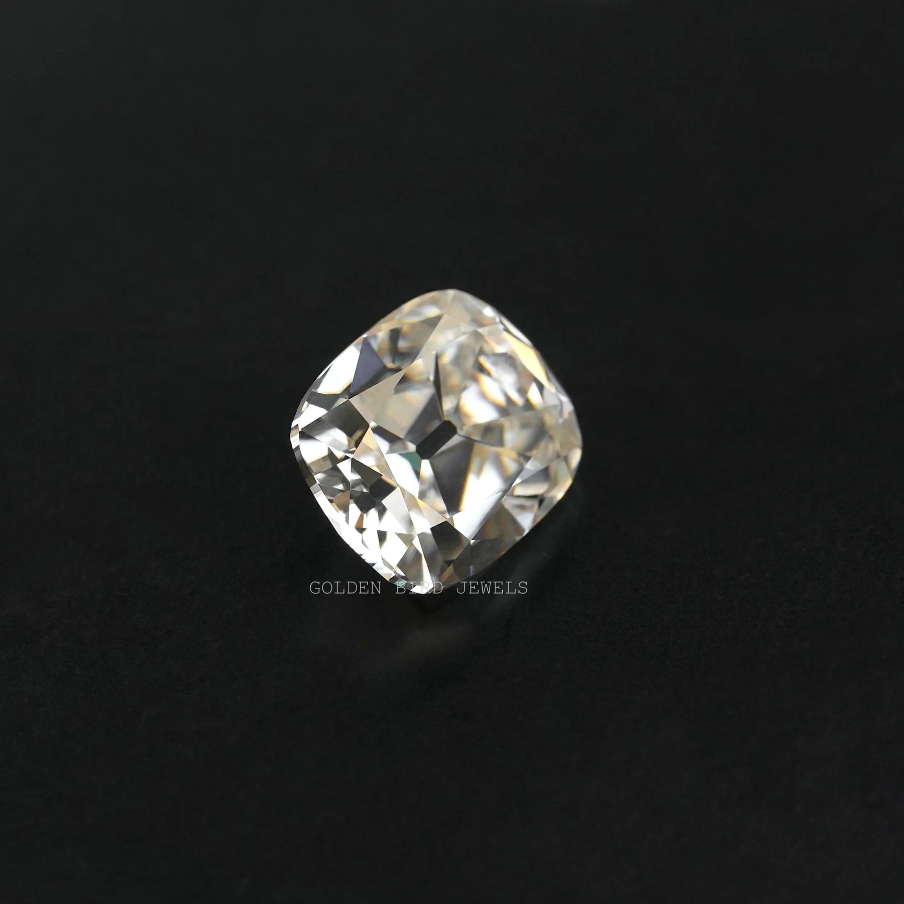side look of cushion cut refers to the shape of the stone, with rounded corners and a slightly curved top