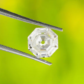 In Tweezer Front View Of Old Single Excellent Cut Moissanite Vintage Stone