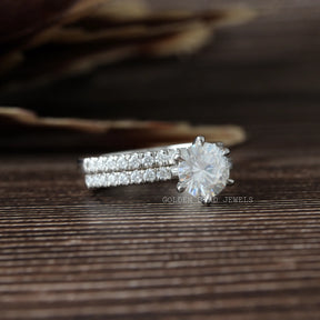 Round Cut Moissanite Engagement Ring Set